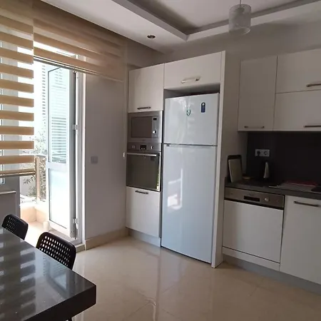 Διαμέρισμα Lara'da Modern Bir Vaha *