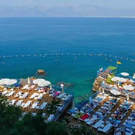 Lara'da Modern Bir Vaha أنطاليا