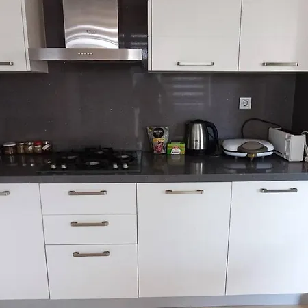 Appartamento Lara'da Modern Bir Vaha