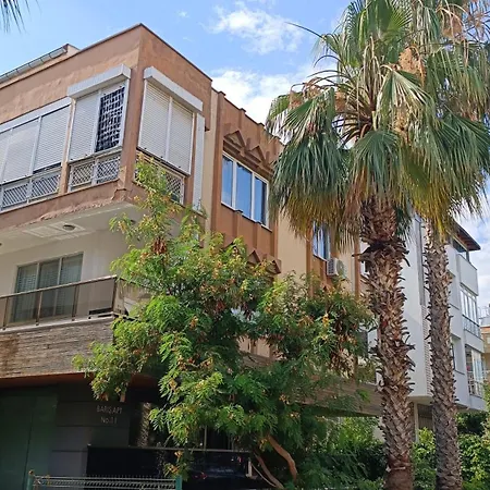 Lara'da Modern Bir Vaha 아파트 안탈리아